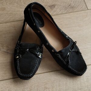 New Looking Pair of Women's Size 7.5 Clark's Artisan Black Suede Loafers